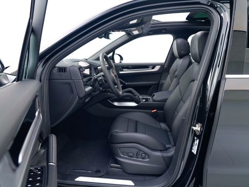 Certified 2026 Porsche Cayenne AWD/4WD image 17