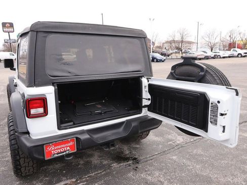 Used 2018 Jeep Wrangler Unlimited Sport image 8