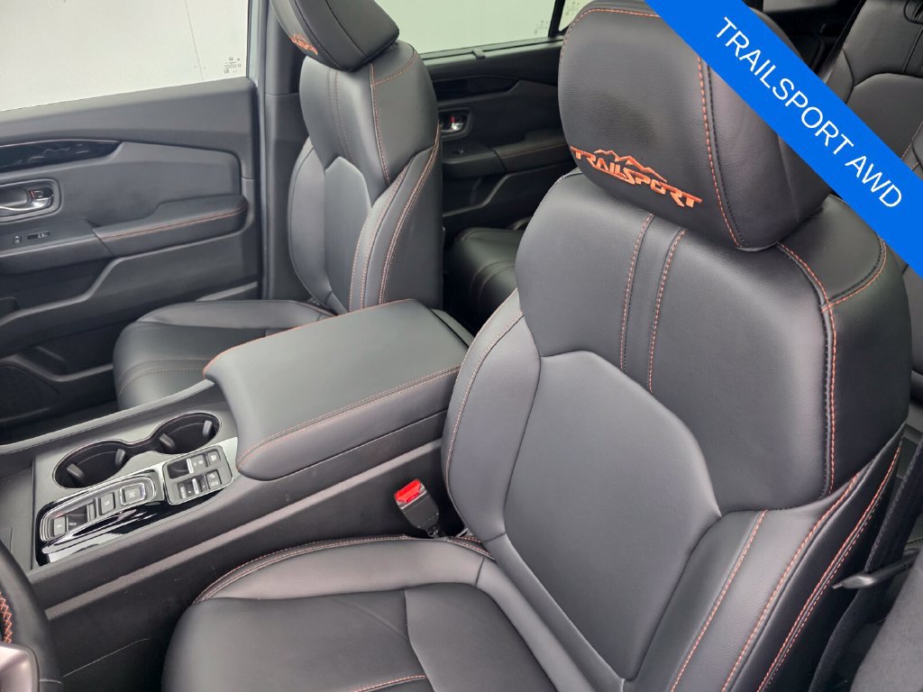 Used 2025 Honda Pilot TrailSport image 11