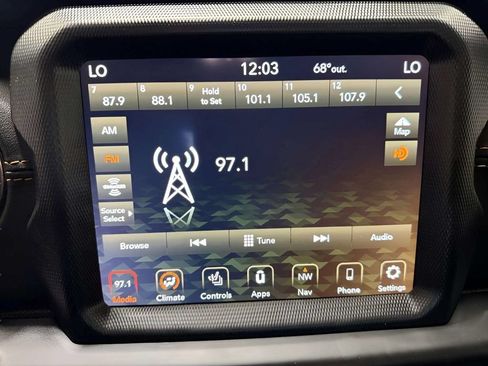 Used 2022 Jeep Wrangler Unlimited Sahara AWD/4WD image 23