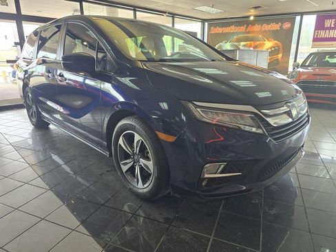 Used 2018 Honda Odyssey Touring image 3