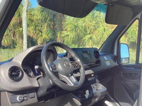 Used 2022 Mercedes-Benz Sprinter 1500 image 27