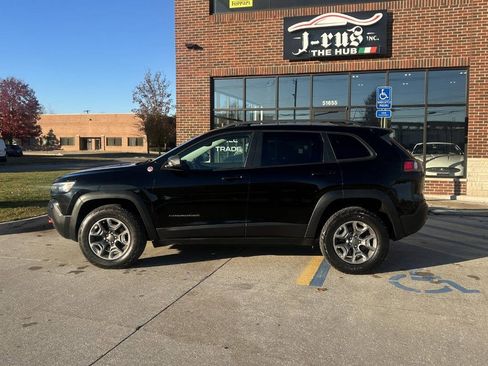 Used 2019 Jeep Cherokee Trailhawk w/ Cold Weather Group image 9