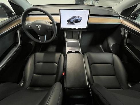 Used 2024 Tesla Model Y Long Range RWD image 17