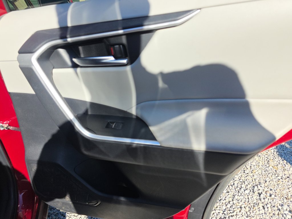 Certified 2022 Toyota RAV4 XLE Premium AWD/4WD image 17