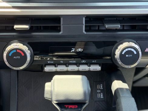Certified 2025 Toyota Tacoma TRD Off-Road AWD/4WD image 14