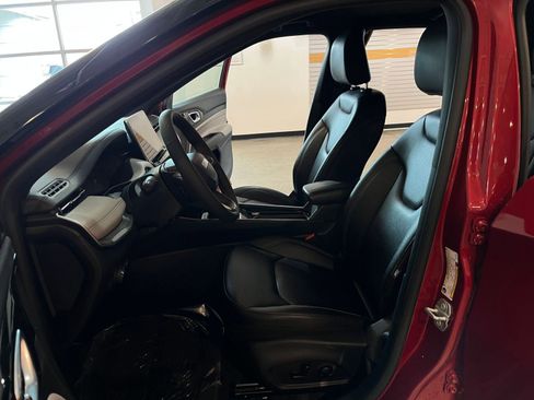 Used 2025 Jeep Compass Limited AWD/4WD image 27