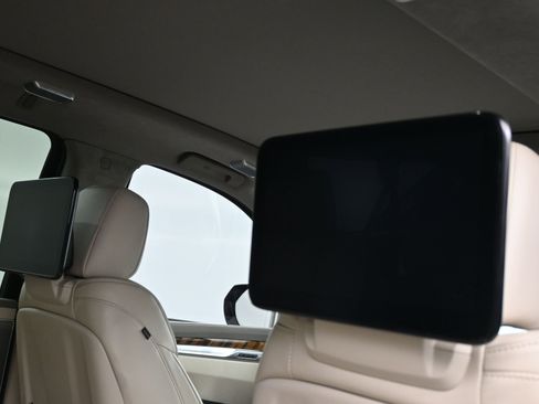 Used 2025 Cadillac Escalade ESV Sport Platinum image 13