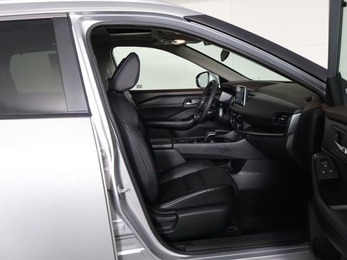 Used 2023 Nissan Rogue SV w/ SV Premium B Package image 29