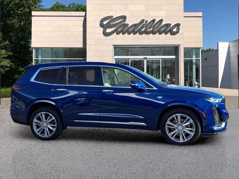 Certified 2023 Cadillac XT6 Premium Luxury image 6