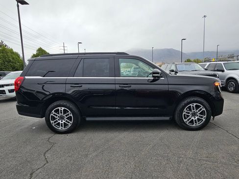 Used 2025 Ford Expedition Active AWD/4WD image 2