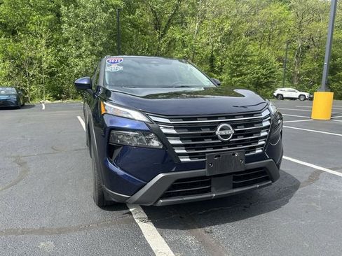Used 2025 Nissan Rogue SV AWD/4WD image 11