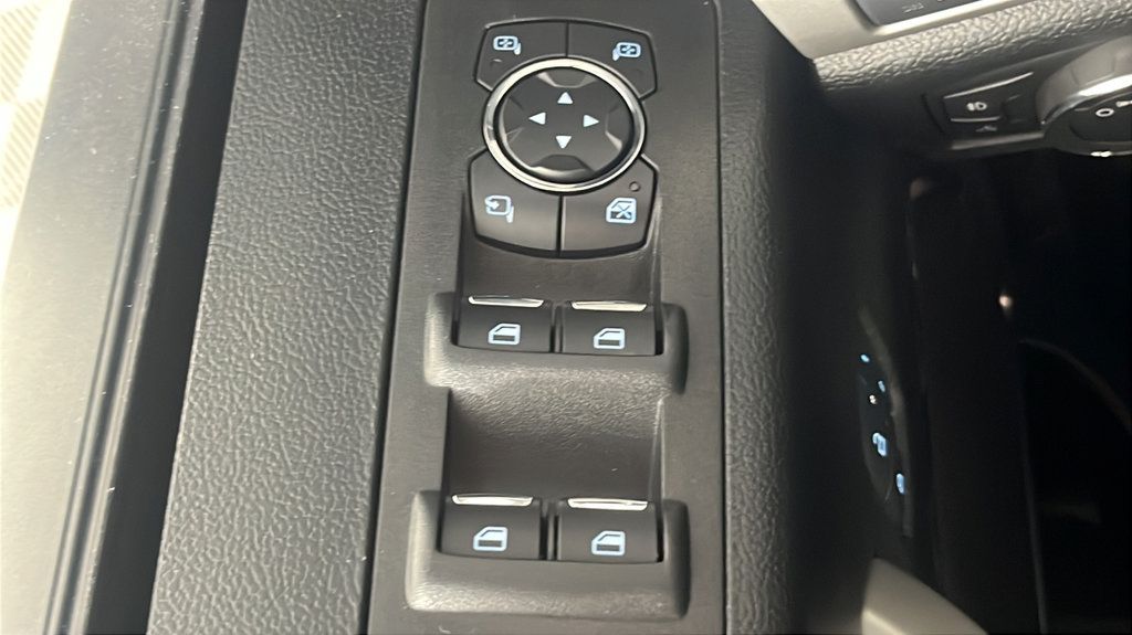 Used 2017 Ford F150 Lariat w/ Equipment Group 502A Luxury AWD/4WD image 29