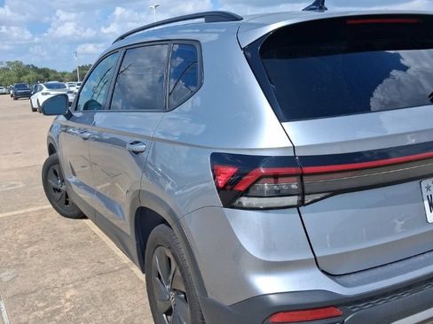 Used 2025 Volkswagen Taos S FWD image 4