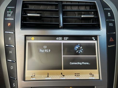 Used 2017 Lincoln MKZ Premiere image 19