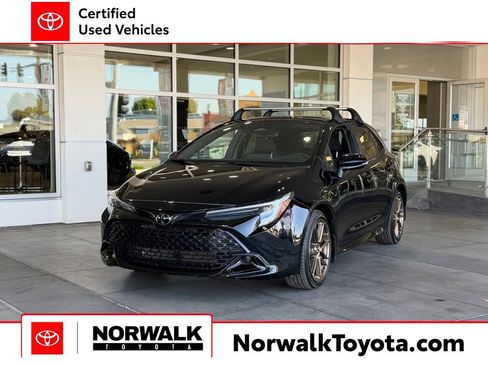 Certified 2025 Toyota Corolla Hatchback w/ SE Package FWD image 1