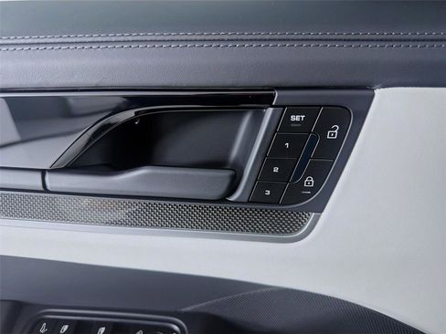 Certified 2025 Porsche Cayenne S image 7