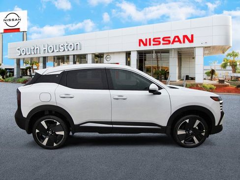 New 2025 Nissan Kicks SR w/ Illumination Package image 5