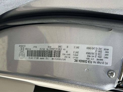 Used 2018 Chrysler Pacifica Limited w/ Advanced Safetytec Group FWD image 27
