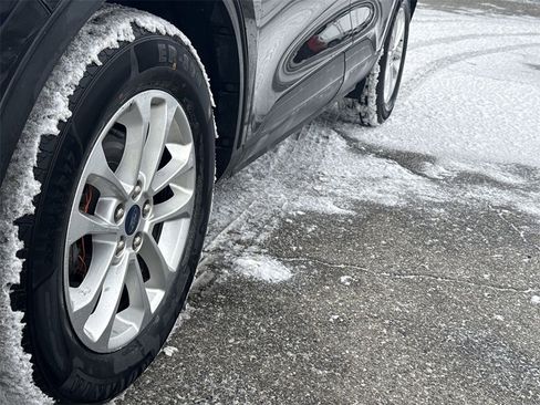 Used 2020 Ford Escape SE image 18