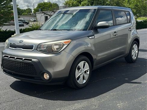 Used 2015 Kia Soul FWD image 2