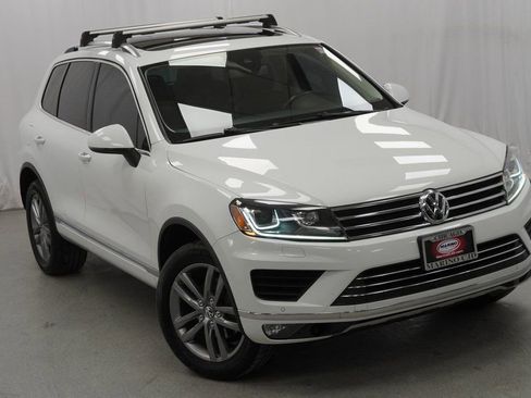 Used 2016 Volkswagen Touareg VR6 image 8