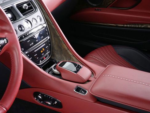 Used 2018 Aston Martin DB11 V12 image 18