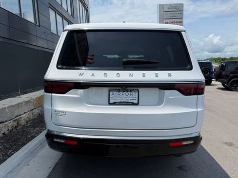 Used 2024 Jeep Wagoneer 4WD w/ Premium Group I image 4