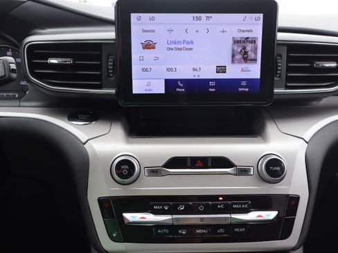 Used 2023 Ford Explorer XLT w/ Equipment Group 202A image 21