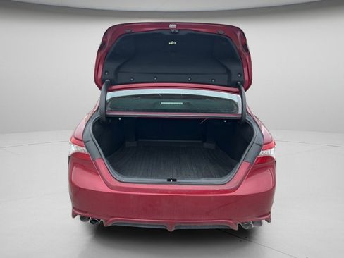 Used 2018 Toyota Camry XSE image 8