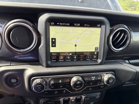 Used 2019 Jeep Wrangler Unlimited Sahara AWD/4WD image 15