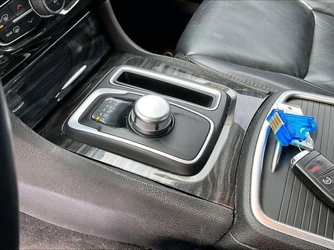 Used 2016 Chrysler 300 Limited w/ Driver Convenience Group image 16