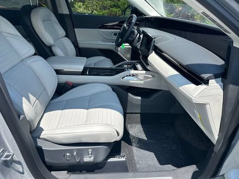 New 2026 Lincoln Nautilus Reserve AWD/4WD image 13