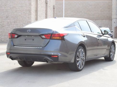 Used 2023 Nissan Altima 2.5 SL image 3