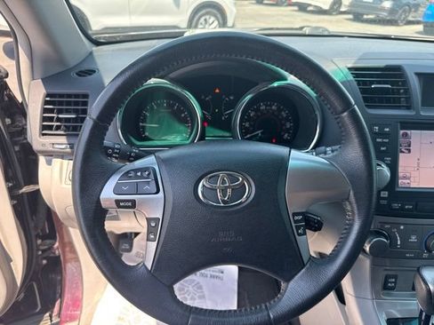 Used 2012 Toyota Highlander SE w/ Tow Pkg AWD/4WD image 21