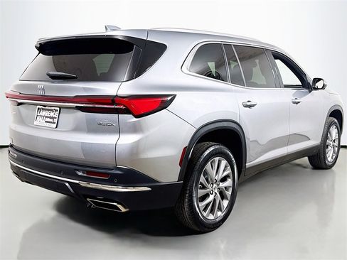 Used 2025 Buick Enclave Preferred image 4