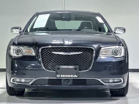 Used 2018 Chrysler 300 Limited w/ Safetytec Plus Group RWD image 5