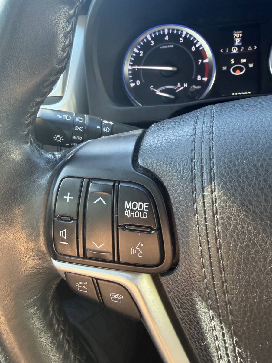 Used 2015 Toyota Highlander XLE AWD/4WD image 14