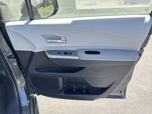 New 2025 Toyota Sienna XLE image 38