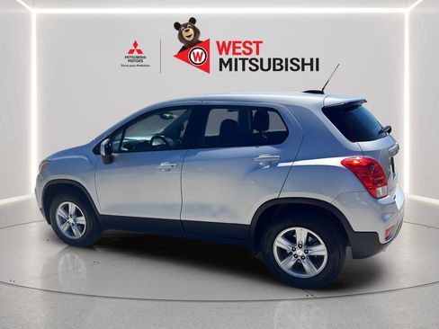 Used 2019 Chevrolet Trax LS AWD/4WD image 2