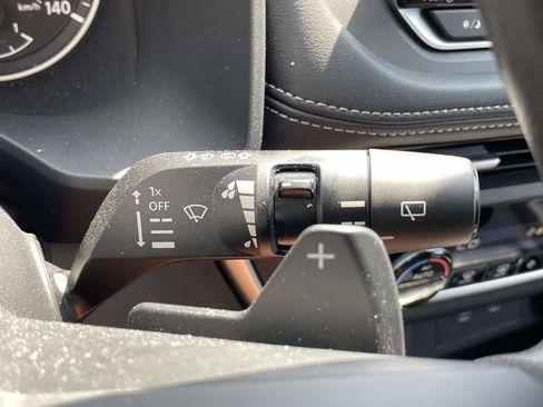 Used 2024 Nissan Rogue SV FWD image 30