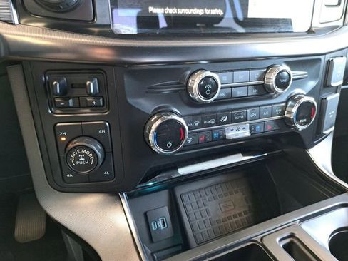 Used 2022 Toyota Camry SE image 12