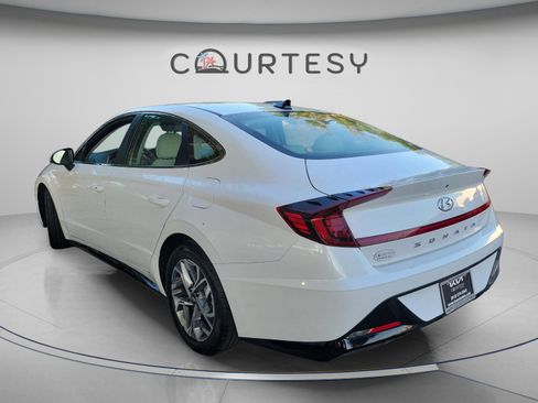 Used 2022 Hyundai Sonata SEL FWD image 2