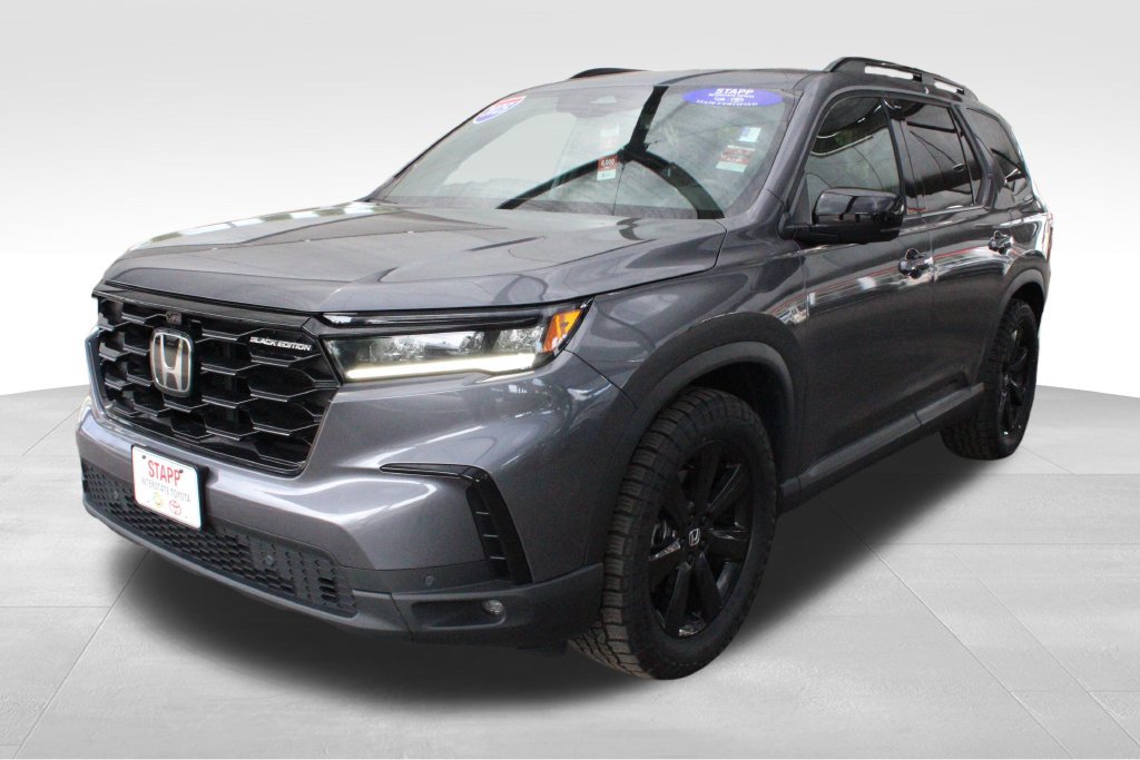 Used 2025 Honda Pilot Black Edition image 11