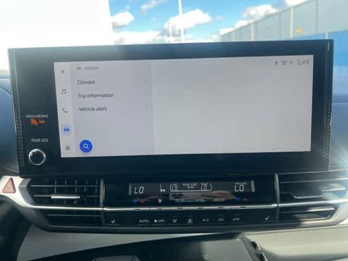 Used 2025 Toyota Sienna XLE w/ XLE Plus Package image 33