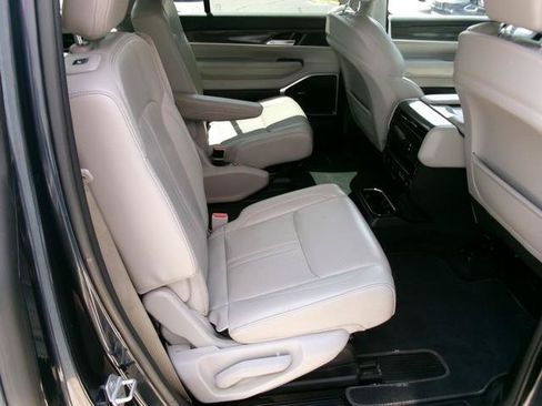 Used 2022 Jeep Wagoneer Series II w/ Premium Group I AWD/4WD image 22