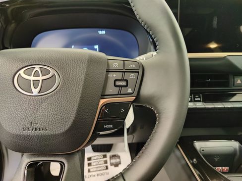 New 2025 Toyota Crown Signia image 22