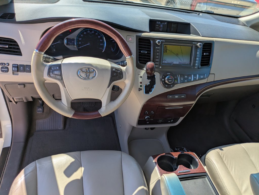 Used 2012 Toyota Sienna Limited w/ Premium Pkg FWD image 11