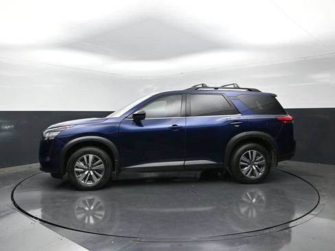 Used 2026 Nissan Pathfinder SL FWD image 3