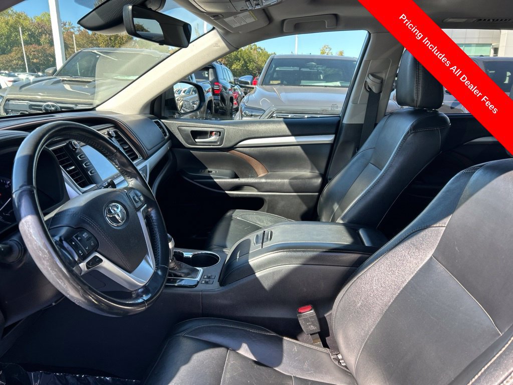 Used 2018 Toyota Highlander XLE AWD/4WD image 2
